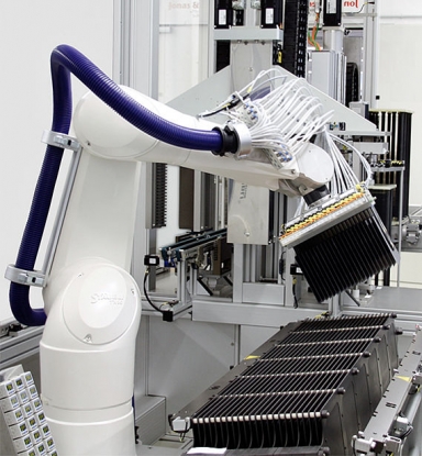 Robots de 4 y 6 ejes para el sector solar y fotovoltaico