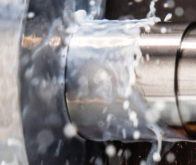 Okuma resuelve problemas en el rectificado de las piezas largas