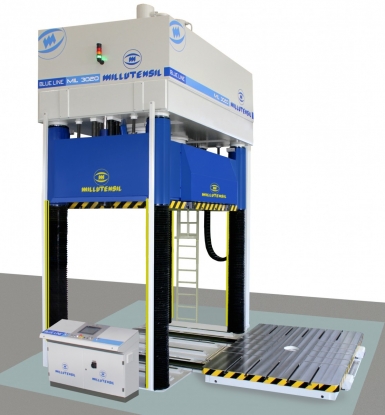 Prensa compacta con un plato de 3.000 x 2.000 mm para ajuste de moldes