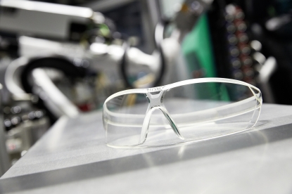 Arburg y Ems-Chemie fabrican gafas protectoras para su uso en hospitales y servicios de rescate