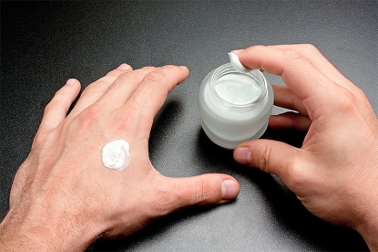 Rhenus Lub recuerda que es necesario proteger la piel cuando se usan lubricantes refrigerantes