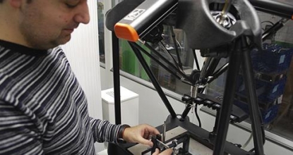 Eponsa, fabricante de componentes de automoción, reduce a cero los tiempos de espera y explora superficies complicadas con Equator de Renishaw