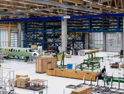 FMG, filial de Bystronic, ofrece asesoramiento experto en el almacén para el montaje del jet PC-24