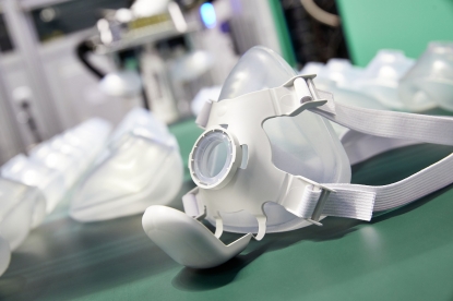 Arburg comienza la fabricación de mascarillas de alta tecnología de LSR y PP