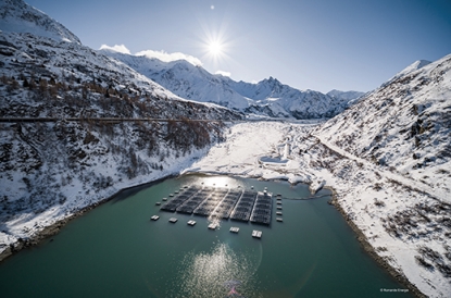 Stäubli aporta sus conectores fotovoltaicos a una planta de energía solar en un lago de montaña en Suiza