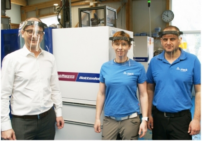 MACK fabrica marcos y correas para caretas contra la COVID-19 en máquinas Wittmann Battenfeld