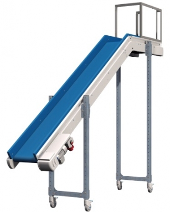 Cinta transportadora que permite descender piezas de plástico desde una altura bastante considerable