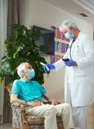 Aenor certifica frente a la COVID-19 a las 47 residencias de mayores de Sanitas de toda España