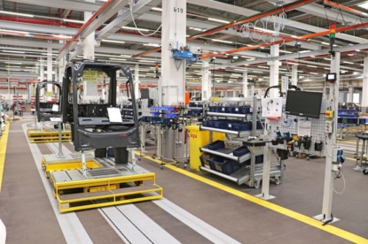 Knoll proporciona un sistema de transporte/ensamblaje flexible para carretillas elevadoras Linde