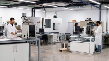 Tekniker trabaja en nuevas alternativas para la descontaminación de compuestos químicos tóxicos persistentes