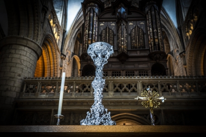Renishaw recrea una réplica del candelabro de Gloucester mediante impresión 3D