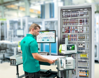 Sistema de asistencia que permite un procesamiento eficiente de conductores en la fabricación de armarios de control