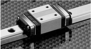 Guías lineales tipo miniatura con alta capacidad de auto-alineación