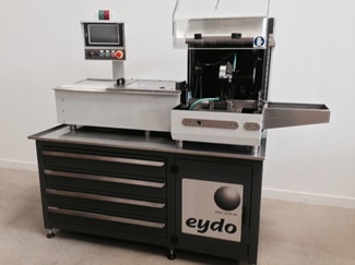 Tronzadora automática con cargador de barras y avance de barra automatizado