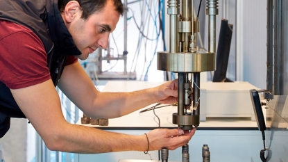 Tekniker trabaja en nuevos tratamientos superficiales para calderas de biomasa