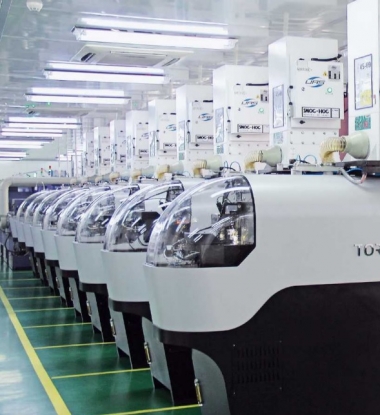 Zhenyi produce en masa microcomponentes para implantes e intervenciones con Tornos