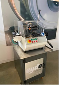 Tronzadora para barras metal duro y acero, que destaca por su precisión de corte y fácil configuración