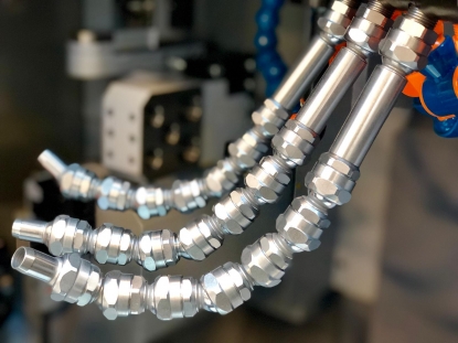 Tubos de distribución de refrigerante flexibles y articulados