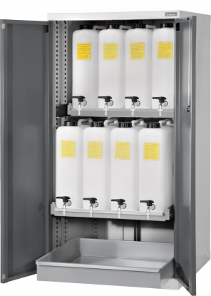 Armario para aceite con bidones de plástico