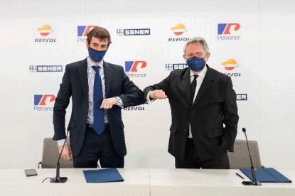 Petronor y Sener formalizan el acuerdo para la puesta en marcha de la primera planta de electrolizadores
