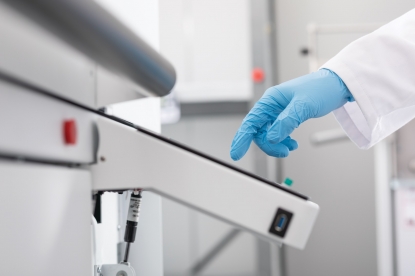 Tecnología de fusión por absorción selectiva para la impresión 3D a escala de producción