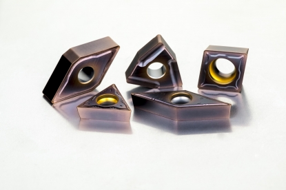 Calidad versátil para el torneado general y el desbaste pesado