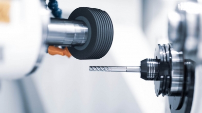 Fritz Studer concede su premio de investigación a Mirko Theuer por un innovador proceso de rectificado