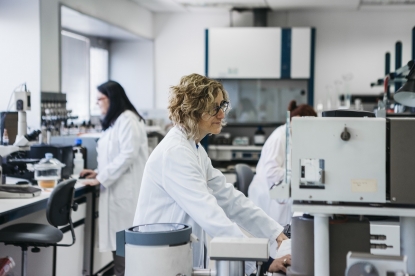 Enac acredita a Ainia para garantizar la seguridad de los materiales poliméricos en menaje de cocina