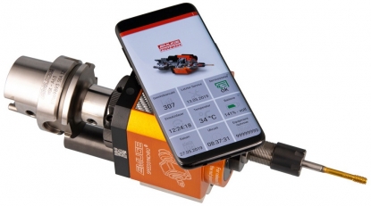 Portaherramientas para machos de roscar con un módulo para la lectura sencilla de los datos