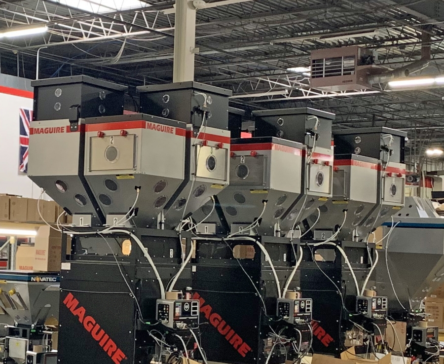 El rompepuentes giratorio para mezcladores de alta capacidad proporciona una dosificación constante de los materiales de poca fluidez