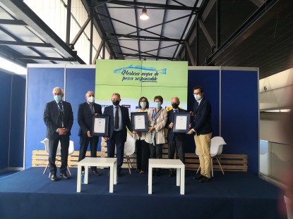 El sello “Merluza Negra de Pesca Responsable” certifica las actividades de los tres barcos de Opromar