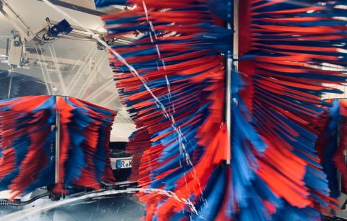 Los costes de mantenimiento en un túnel de lavado de automóviles se reducen gracias al cambio a rodamientos Molded-Oil de NSK