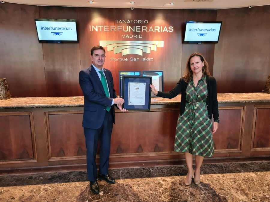 Aenor entrega la certificación UNE-EN 15017 de Calidad de servicios funerarios a Interfunerarias