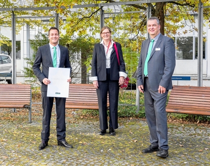 Arburg premia a dos graduados universitarios por sus tesis sobre plásticos y tecnología médica
