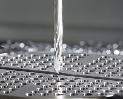 Brocas de 3 labios con puntas de taladrar intercambiables, ahora con relación de longitud 8xD