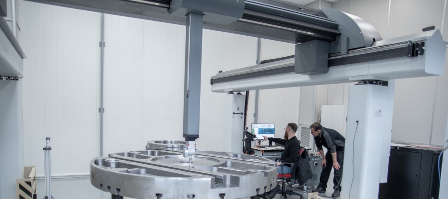 TDG ofrece su máquina tridimensional Hexagon de grandes dimensiones para subcontratación externa