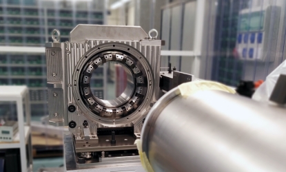 Tekniker fabrica un mecanismo de cierre de UAV para la Fuente Europea de Neutrones por Espalación