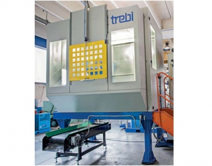 Máquina de rebabado flexible directamente en la célula de fundición de piezas