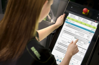 Engel se centra en la máquina de moldeo por inyección con optimización automática en Elmia Polymer