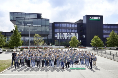 Más de 100 aprendices y estudiantes universitarios comienzan su formación en Arburg