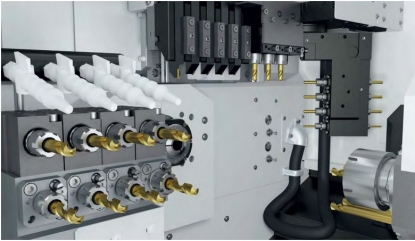 Máquina que permite obtener piezas torneadas completamente acabadas