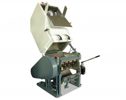 Molino RS 38060 A de Getecha con una potencia de accionamiento de 22 kW para moldeo por soplado