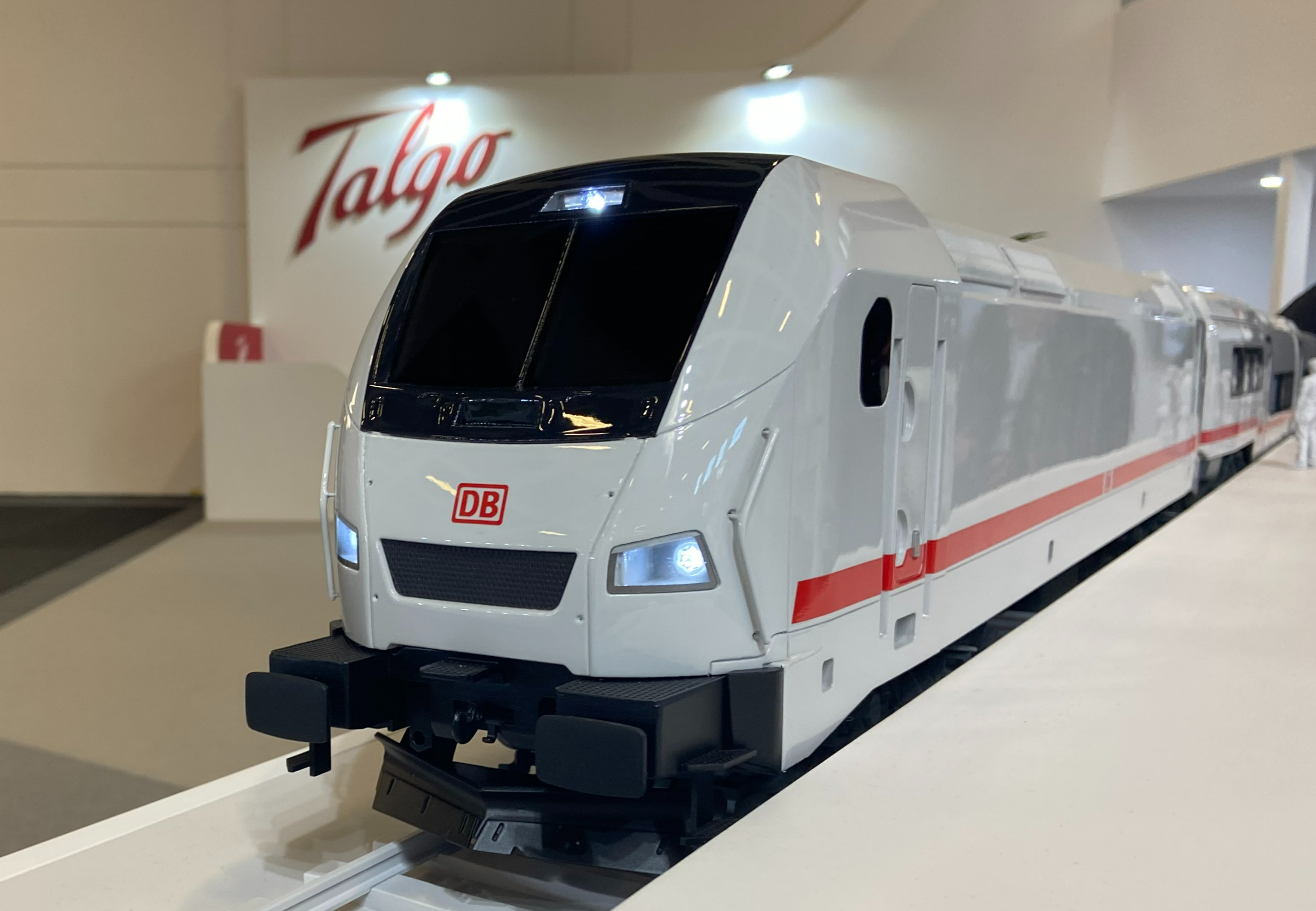 Talgo presenta en Berlín su plataforma de trenes Intercity y nuevas soluciones ferroviarias para descarbonizar el transporte