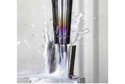 Portapinzas térmicos de diseño esbelto con conductos para alta presión de refrigerante