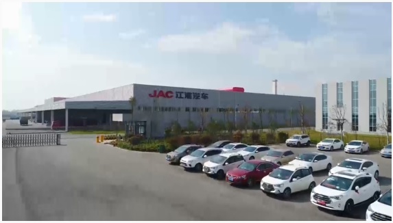 Coches chinos en movimiento gracias a los conectores Stäubli