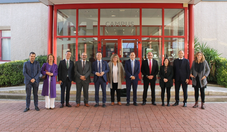 El consejero de Educación Jokin Bildarratz conoce la estrategia digital de IMH Campus 