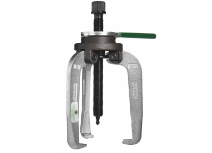 Extractor de tres brazos con abertura de sujeción preajustable