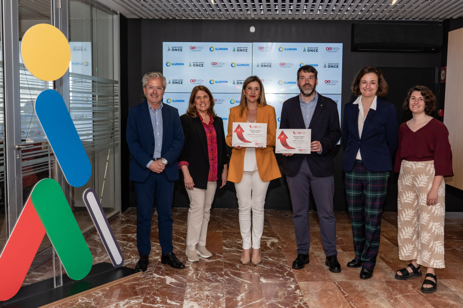 ILUNION recibe el reconocimiento "CRECE" de la AEERC por la inauguración de dos Centros Regionales de Atención al Cliente en Cáceres