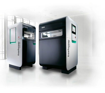 Freeformer 300-3X de Arburg con tres unidades de descarga para impresión 3D industrial