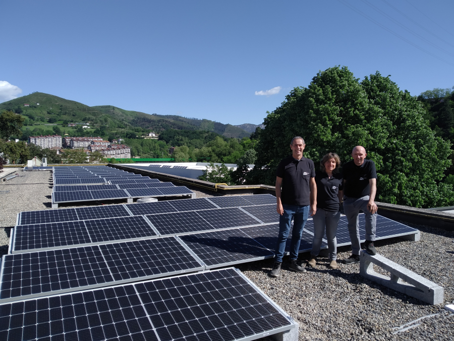 IMH CAMPUS pone en marcha 200 paneles solares en las cubiertas de sus instalaciones